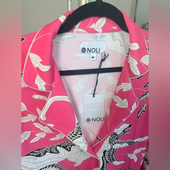 NWT - Noli Pink and White Cheetah Print Collared Button-Up Shirt - Size M - Picture 13 of 14
